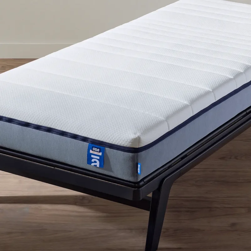 auping one matras op bodem