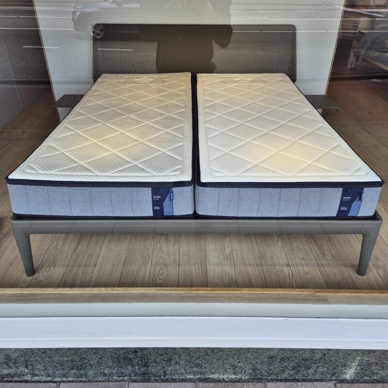Auping Essential 180x210 cm Showroom model